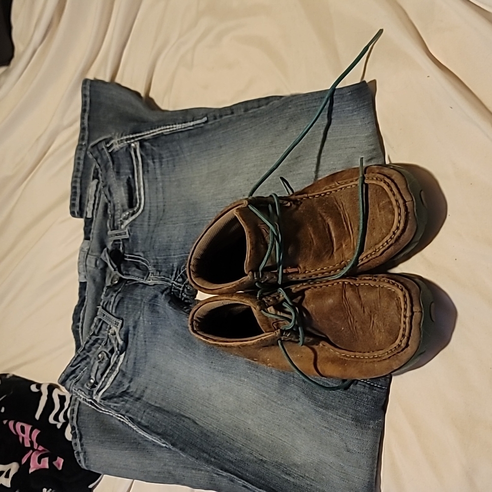 Boot cut jeans with twisted x shoes